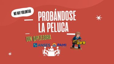 Probándose la peluca