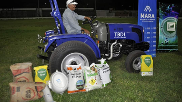 mara entrego tractor a la liga capitalina