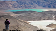 El mirador del Pissis y la Laguna Verde, de fondo, en Fiambalá, Catamarca. Foto: La Ruta Natural para Mongabay Latam