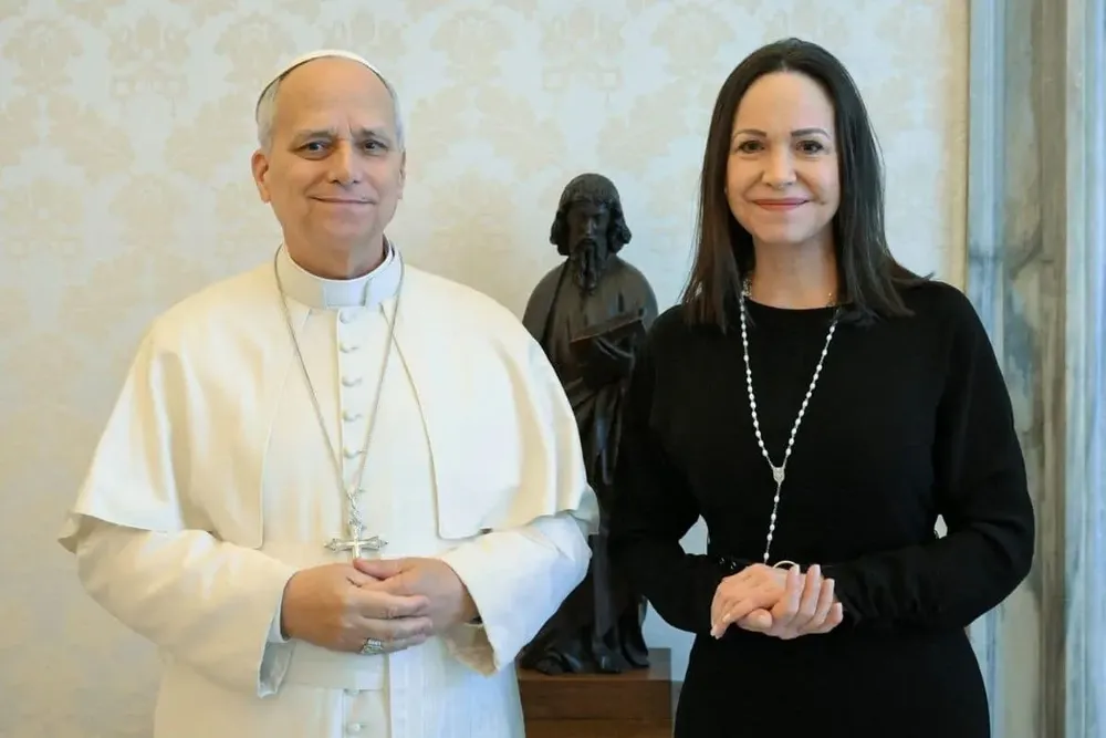 Leon-XIV-y-Corina-Machado