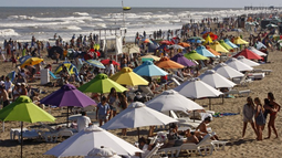 Falleció el turista que golpeó su cabeza contra la arena tras ser arrastrado por una ola