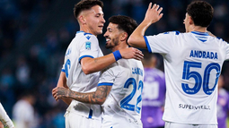 Vélez debutó con un triunfo ante Instituto gracias a un gol de Lanzini