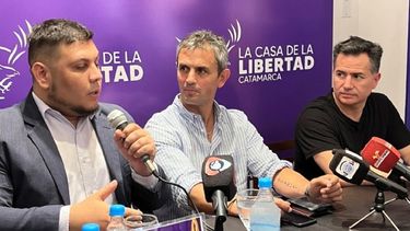 Karimenemistas. Federico Lencina habla junto al presidente de la Cámara de Diputados, Martín Menem.