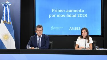 Massa y Raverta anunciaron el aumento del 17,04% para los jubilados y demás prestaciones de ANSES.