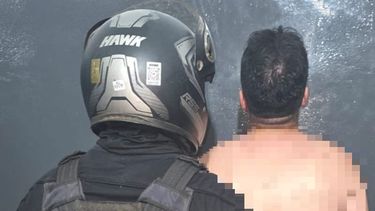 amenazo a dos jovenes con una cuchilla de cocina y lo arrestaron