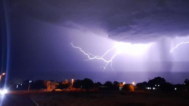 Impactante. La imagen de uno de los rayos que cayó el martes.