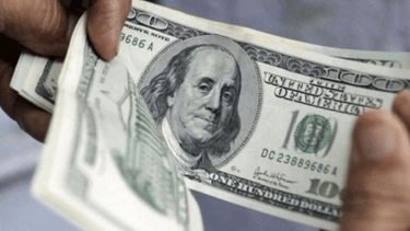 El dólar cerró con un récord de $46,08