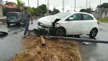 arrastro por varios metros un poste de luz