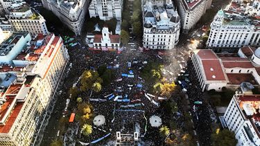 Marcha Federal. La postal se replicó en todo el país, con cánticos contra Milei y Adorni.&nbsp;