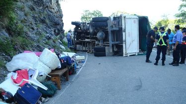 Volcó un camión con peregrinos en la Cuesta de El Portezuelo