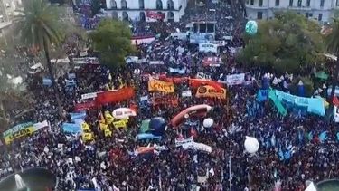 masiva protesta contra el tarifazo, el ajuste y los despidos