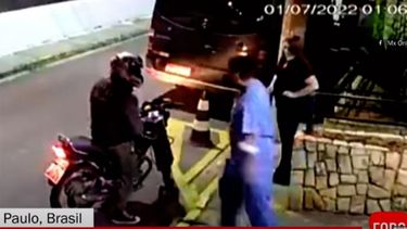 motochorro quiso asaltar a una pareja y recibio una paliza