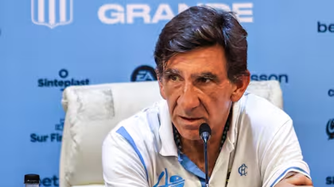 Gustavo Costas apuntó contra el arbitraje del clásico: No nos cobraron nada