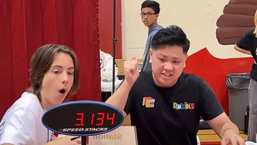 Un hombre armó un cubo Rubik en 3 segundos y rompió un record