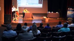Audiencia. La empresa defendió el pedido de actualización.