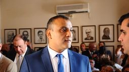 Lo arrestaron por acosar a un niño y pasó a detenido