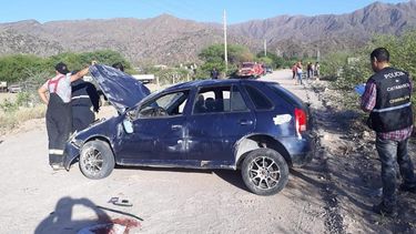 Automovilista sufrió graves heridas al volcar con su rodado