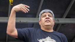 Presión. Moyano dijo que los senadores son unos cagones y convocó a amedrentarlos con gente en la calle. Presión. Moyano dijo que los senadores son unos cagones y convocó a amedrentarlos con gente en la calle.