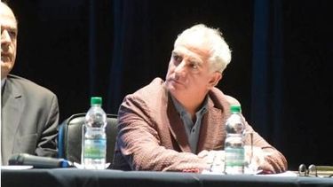 Asegura que se puede combatir la inseguridad sin la fuerza pública