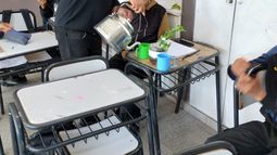 Alumnos del secundario reciben merienda por iniciativa docente