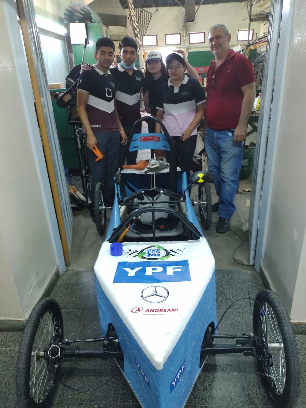 Auto eléctrico. Proyecto de alumnos de la EPET Nº 6.&nbsp;