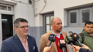 alfredo marchioli y fernando navarro presentaron un amparo colectivo contra ec sapem por el cobro de tasas municipales
