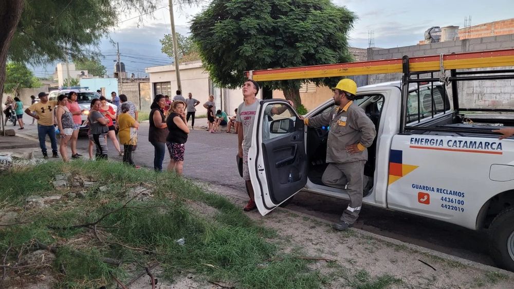 Problema. La EC Sapem recolectó los reclamos ayer en el barrio.