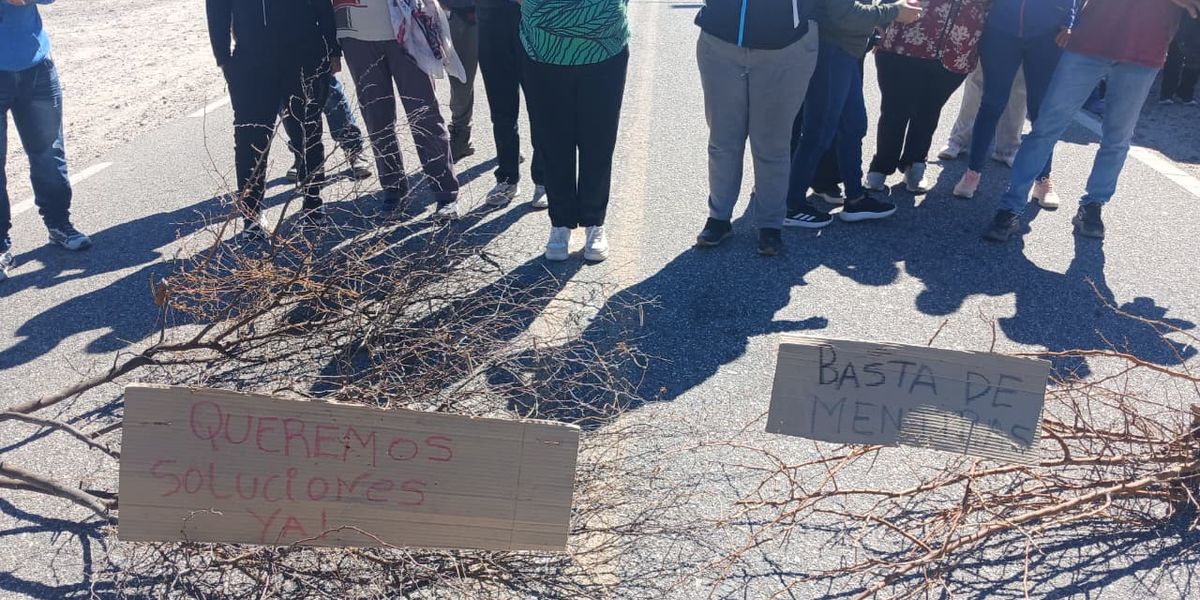 Villa Vil vuelve a movilizarse por el asfalto y el municipio anuncia firma de un convenio Villa Vil vuelve a movilizarse por el asfalto y el municipio anuncia firma de un convenio