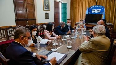 Reunión. El gobernador intentará consensuar con la Corte las reformas que enviará a la Legislatura.