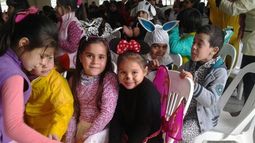Disfraces y baile para celebrar el día del niño