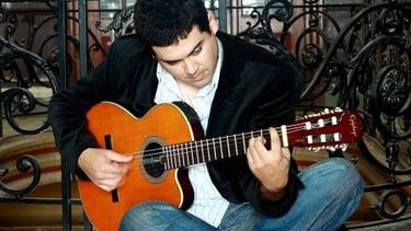 El músico Diego Sierralta recuperó sus instrumentos