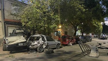 choco con 7 autos estacionados y mato un motociclista