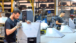 Los 12 proyectos aprobados del RIGI crearían apenas el 18% de los empleos perdidos en la gestión Milei Los 12 proyectos aprobados del RIGI crearían apenas el 18% de los empleos perdidos en la gestión Milei