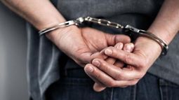Detienen a un hombre que realizaba exhibiciones obscenas a niños