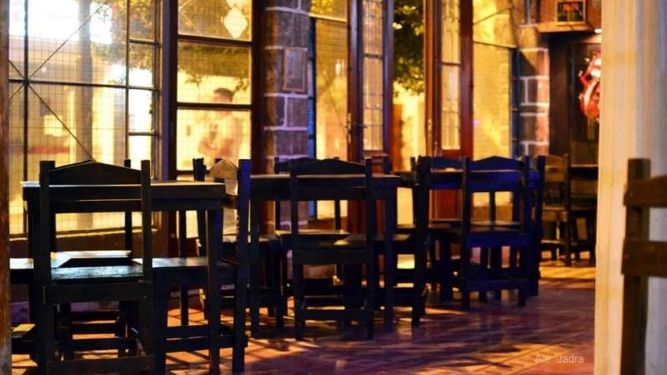 Se negó a retirarse de un pub y golpeó al dueño