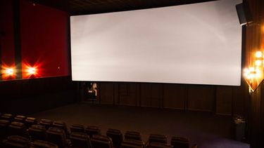 luego de permanecer cerrados por casi un ano, vuelven los cines