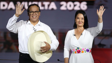 peru vota entre dos modelos de pais en un balotaje de final abierto