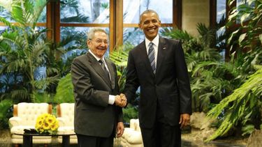 historico: obama esta reunido con raul castro