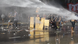 Milei llamó delincuentes organizados a los manifestantes y defendió el operativo de seguridad Milei llamó delincuentes organizados a los manifestantes y defendió el operativo de seguridad