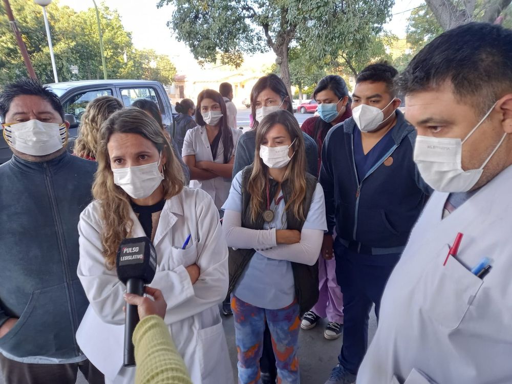 En pie de guerra. Los pediatras del Hospital de Niños están desbordados por la demanda.