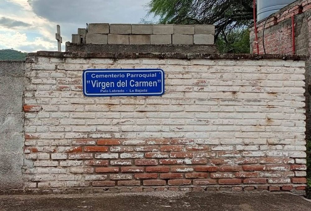 Cementerio. El féretro estaba en Palo Labrado, Paclín.