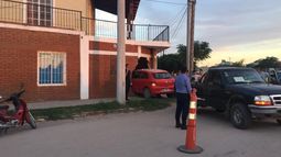Circulaba en un auto prestado y se incrustó en una vivienda