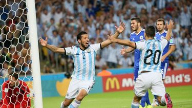 la argentina sufrio pero vencio a bosnia en el maracana