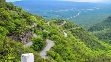 Cuesta. la hostería en la cima permanece cerrada.