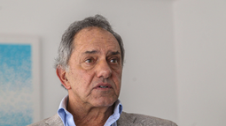 Daniel Scioli llegó a Catamarca para recorrer la Fiesta del Poncho Daniel Scioli llegó a Catamarca para recorrer la Fiesta del Poncho