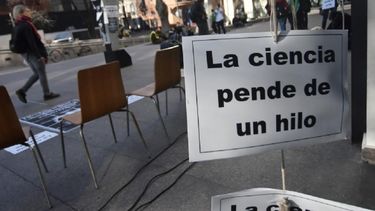 cientificos tienen salarios por debajo de la linea de la pobreza