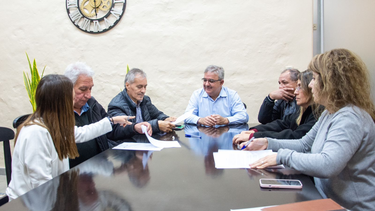 empleados publicos cobraran 9% mas y el bono de $50.000 como remunerativo