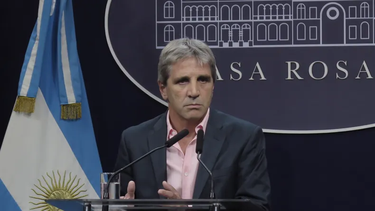 caputo les echo la culpa a los bancos por la suba del dolar