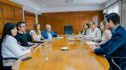Reunión de representantes de los tres poderes.&nbsp;