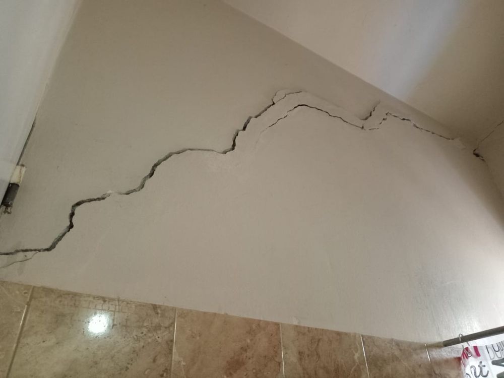La vivienda se tornó un peligro y las familias deben irse de allí urgente pero no tienen respuestas del IPV